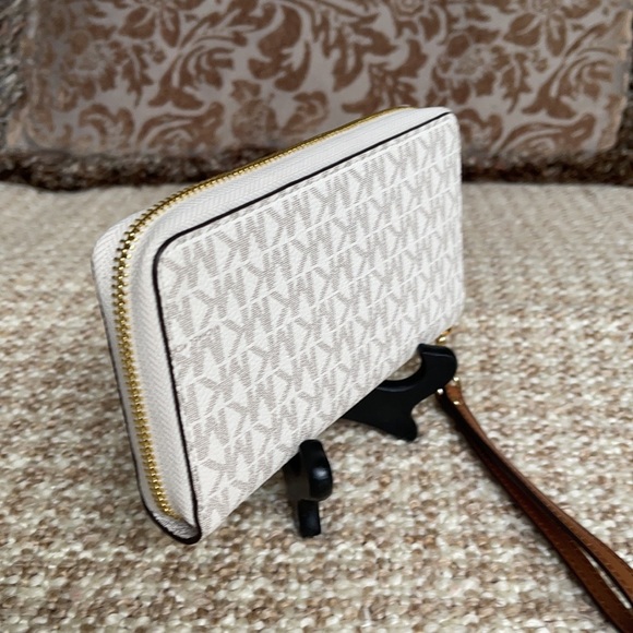 Michael Kors Jet Set Travel LG Flat MF Phone Case - Picture 3 of 16